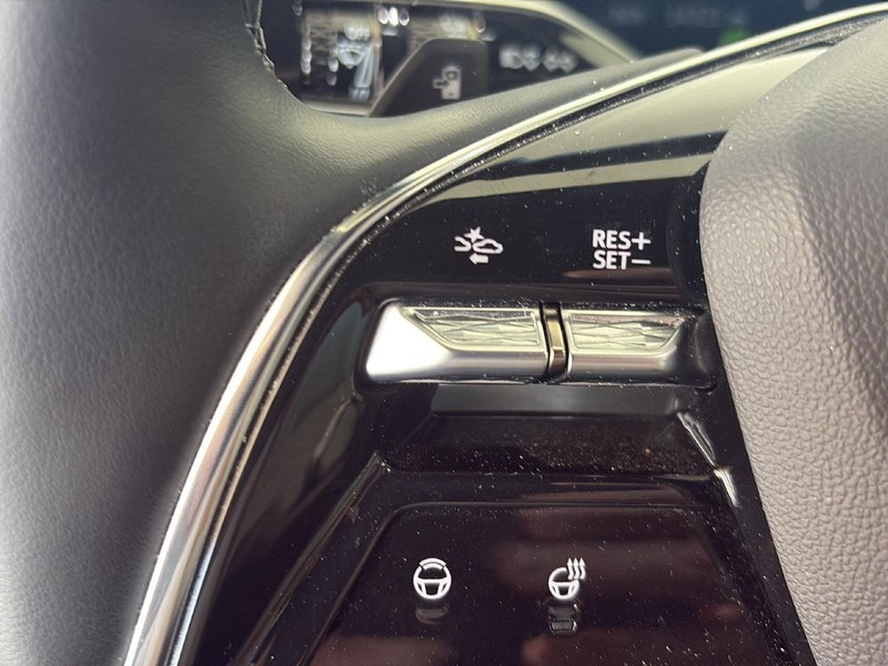 Cadillac LYRIQ Vehicle Full-screen Gallery Image 23