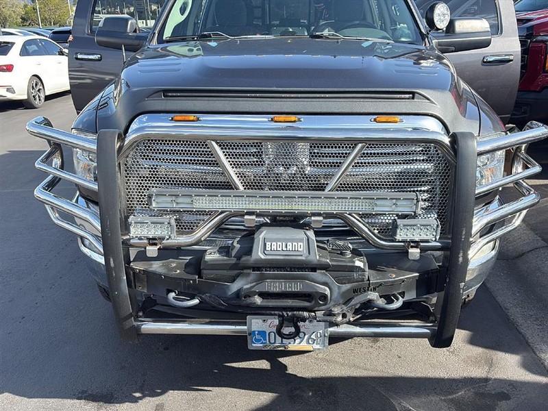 Ram 3500 Vehicle Full-screen Gallery Image 02