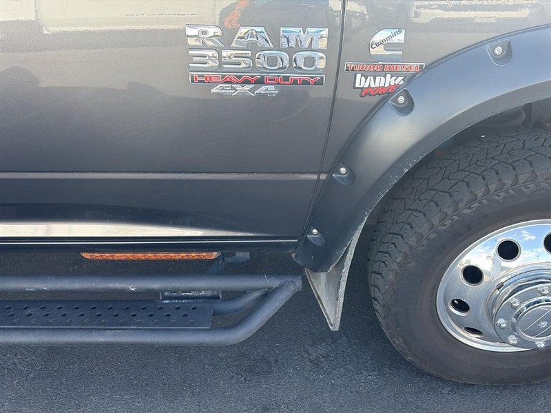 Ram 3500 Vehicle Full-screen Gallery Image 04