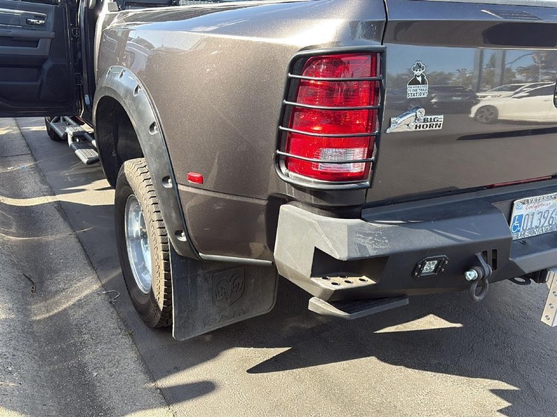 Ram 3500 Vehicle Full-screen Gallery Image 06