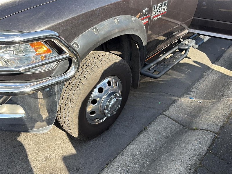 Ram 3500 Vehicle Full-screen Gallery Image 07