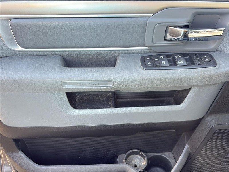 Ram 3500 Vehicle Full-screen Gallery Image 10