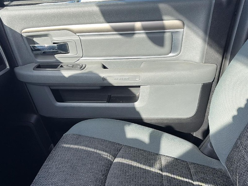 Ram 3500 Vehicle Full-screen Gallery Image 23
