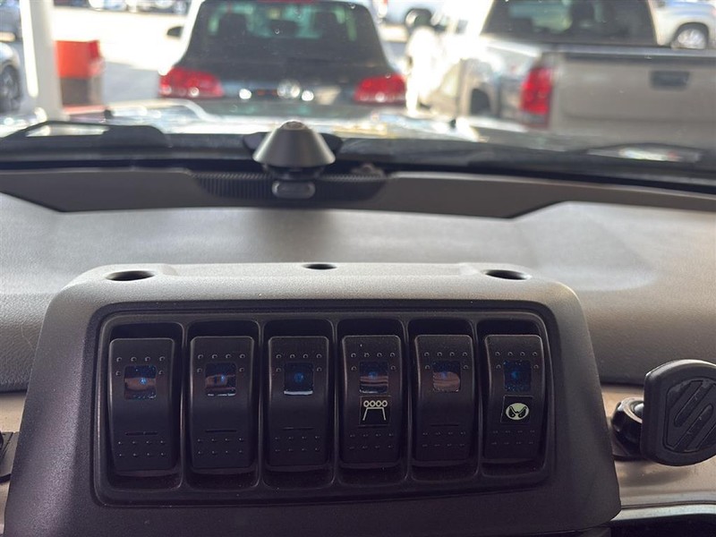 Ram 3500 Vehicle Full-screen Gallery Image 24