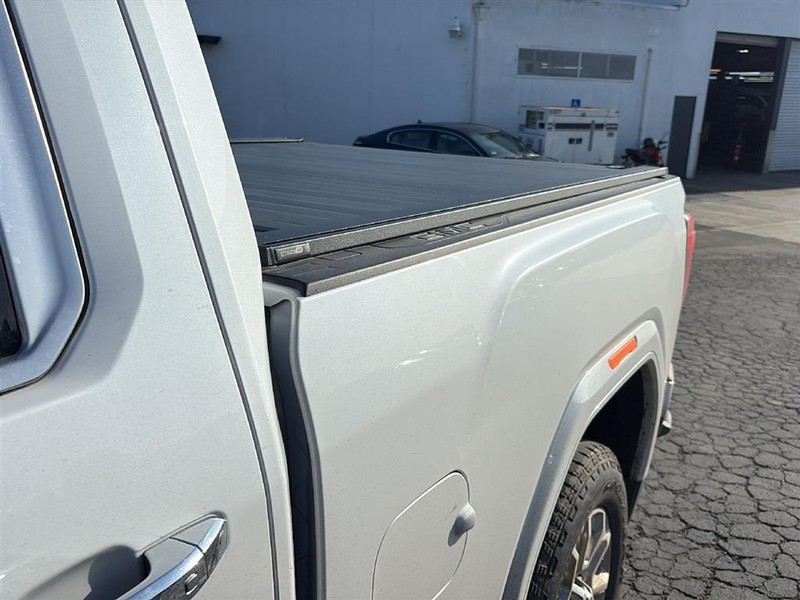 GMC Sierra 2500HD Vehicle Full-screen Gallery Image 02
