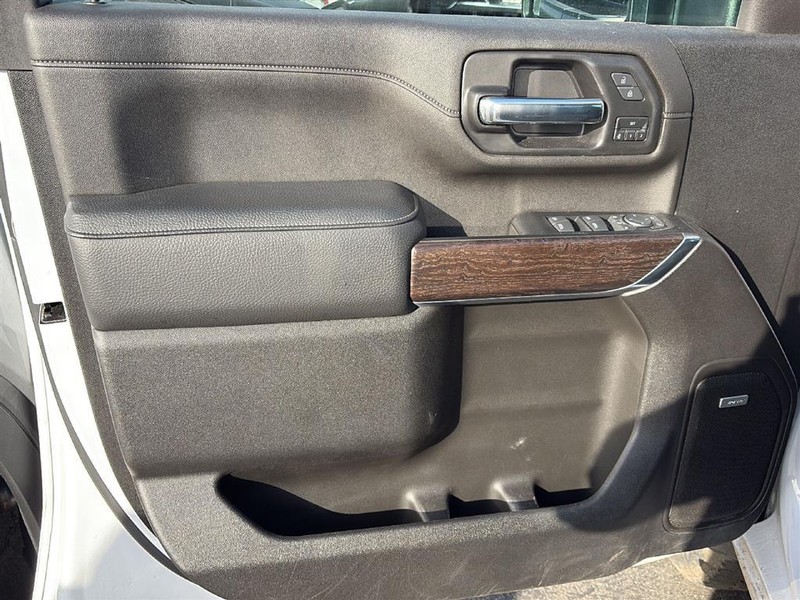GMC Sierra 2500HD Vehicle Full-screen Gallery Image 03