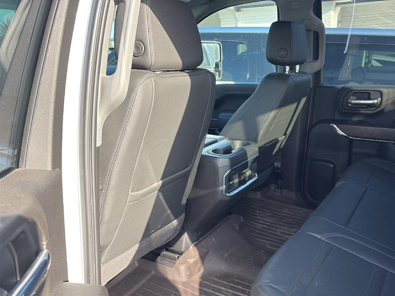 GMC Sierra 2500HD Vehicle Full-screen Gallery Image 09