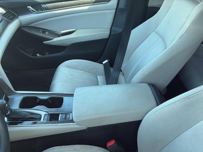 Honda Accord Sedan Vehicle Full-screen Gallery Image 07