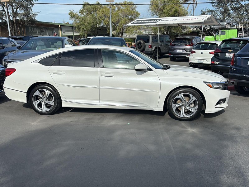 Honda Accord Sedan Vehicle Full-screen Gallery Image 09
