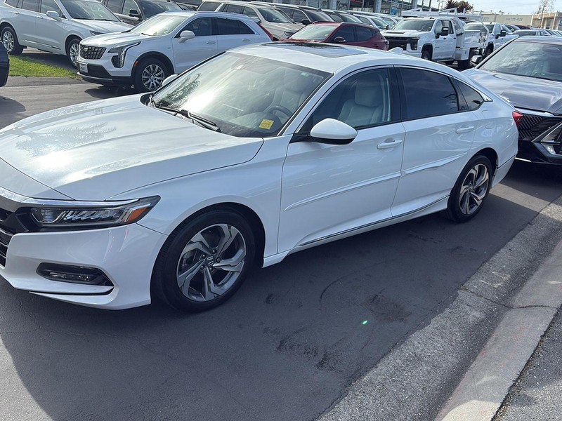 Honda Accord Sedan Vehicle Full-screen Gallery Image 14