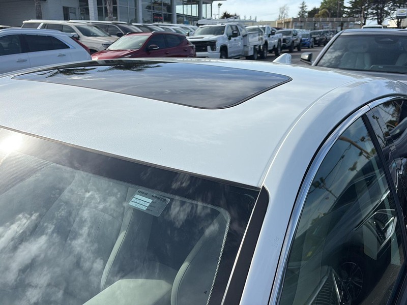 Honda Accord Sedan Vehicle Full-screen Gallery Image 15