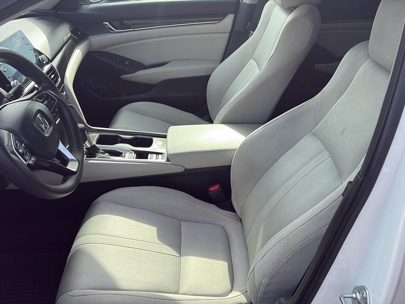 Honda Accord Sedan Vehicle Full-screen Gallery Image 19