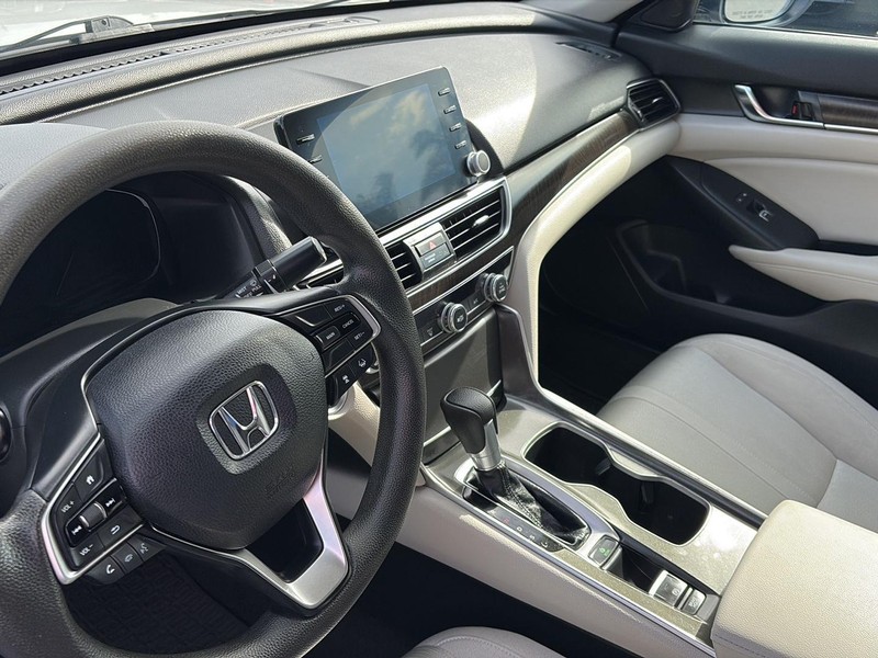 Honda Accord Sedan Vehicle Full-screen Gallery Image 20