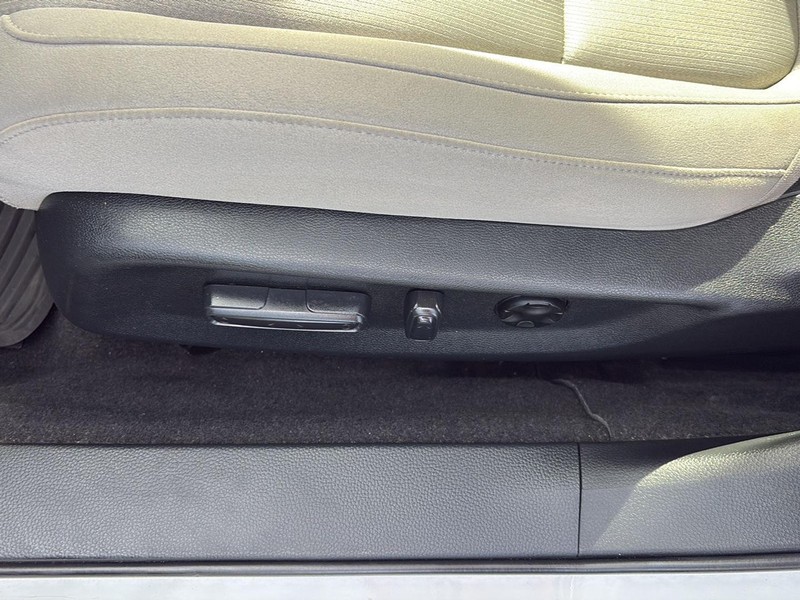 Honda Accord Sedan Vehicle Full-screen Gallery Image 22