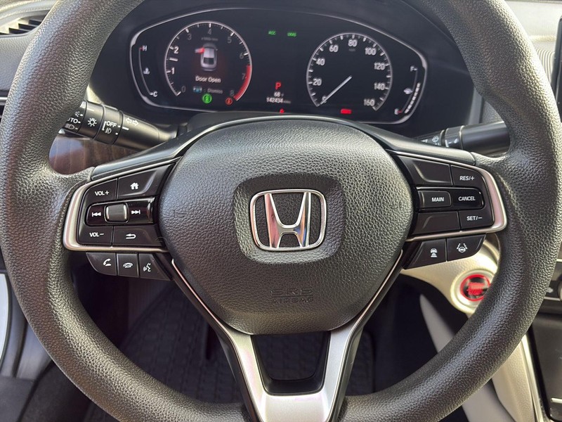 Honda Accord Sedan Vehicle Full-screen Gallery Image 23