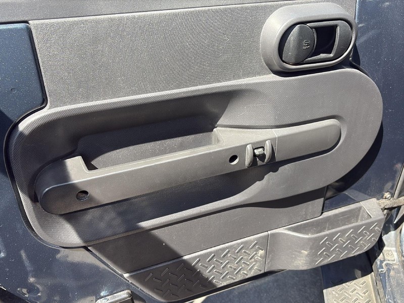 Jeep Wrangler Vehicle Full-screen Gallery Image 07