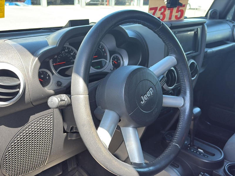 Jeep Wrangler Vehicle Full-screen Gallery Image 09
