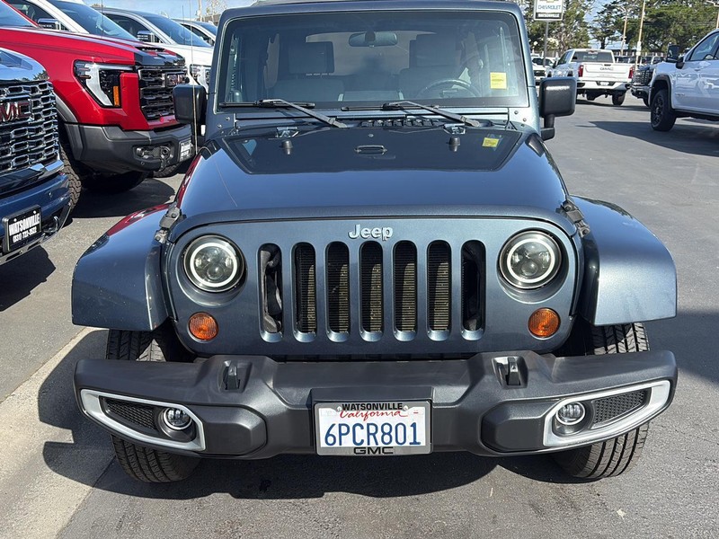 Jeep Wrangler Vehicle Full-screen Gallery Image 16