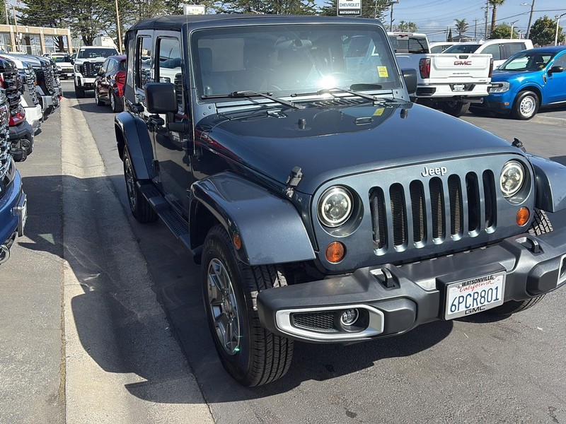 Jeep Wrangler Vehicle Full-screen Gallery Image 17