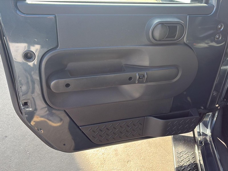 Jeep Wrangler Vehicle Full-screen Gallery Image 20