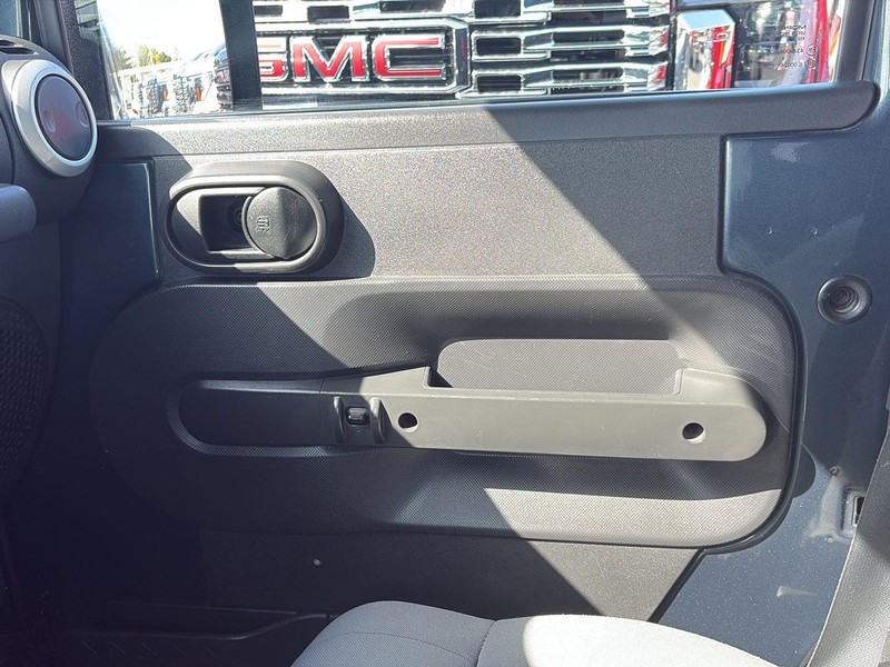 Jeep Wrangler Vehicle Full-screen Gallery Image 26