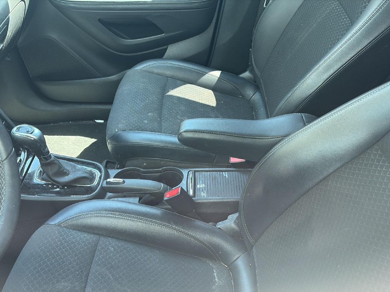Buick Encore Vehicle Full-screen Gallery Image 05