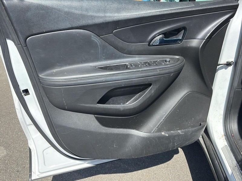 Buick Encore Vehicle Full-screen Gallery Image 14