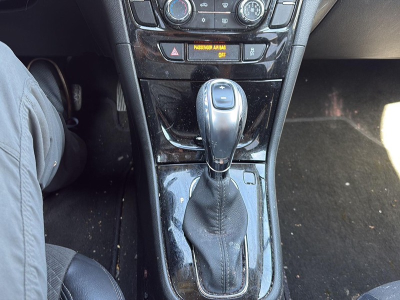 Buick Encore Vehicle Full-screen Gallery Image 17