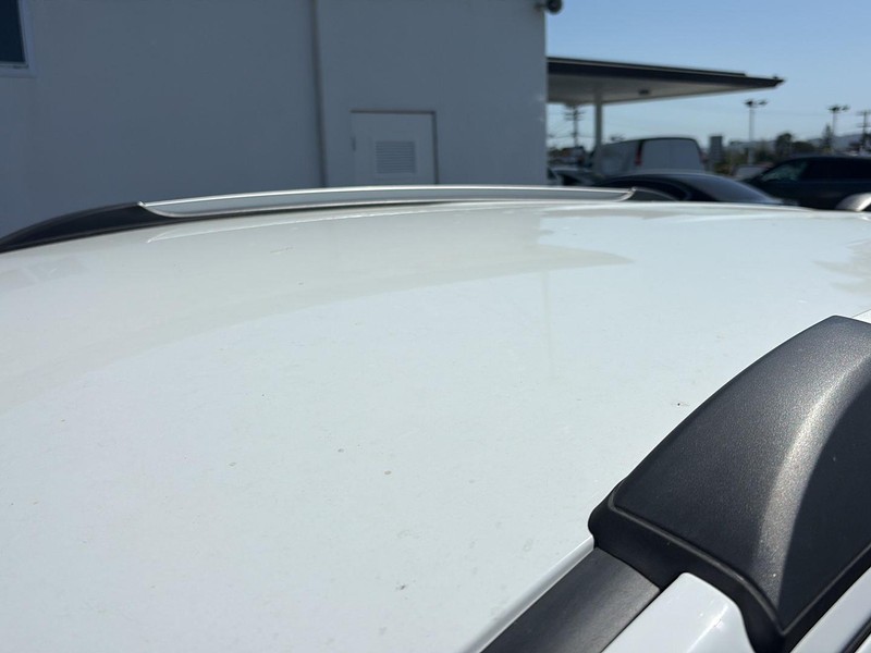 Buick Encore Vehicle Full-screen Gallery Image 24