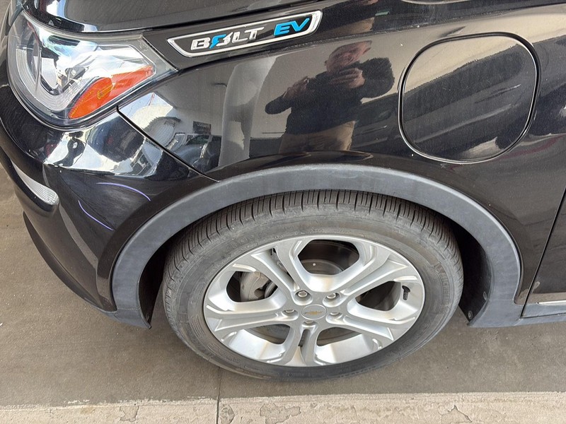 Chevrolet Bolt EV Vehicle Full-screen Gallery Image 04