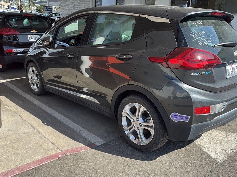 Chevrolet Bolt EV Vehicle Full-screen Gallery Image 04