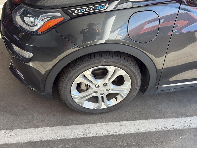 Chevrolet Bolt EV Vehicle Full-screen Gallery Image 05