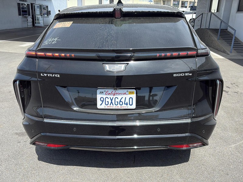 Cadillac LYRIQ Vehicle Full-screen Gallery Image 04