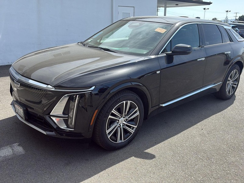 Cadillac LYRIQ Vehicle Full-screen Gallery Image 07