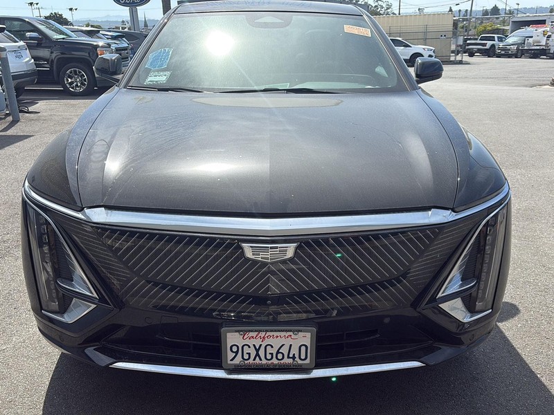 Cadillac LYRIQ Vehicle Full-screen Gallery Image 08