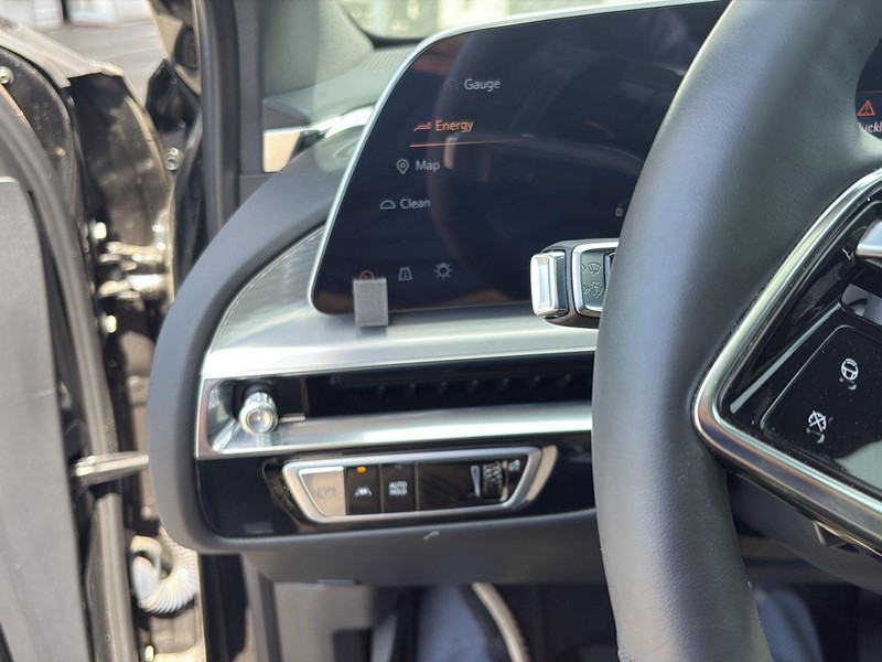 Cadillac LYRIQ Vehicle Full-screen Gallery Image 10