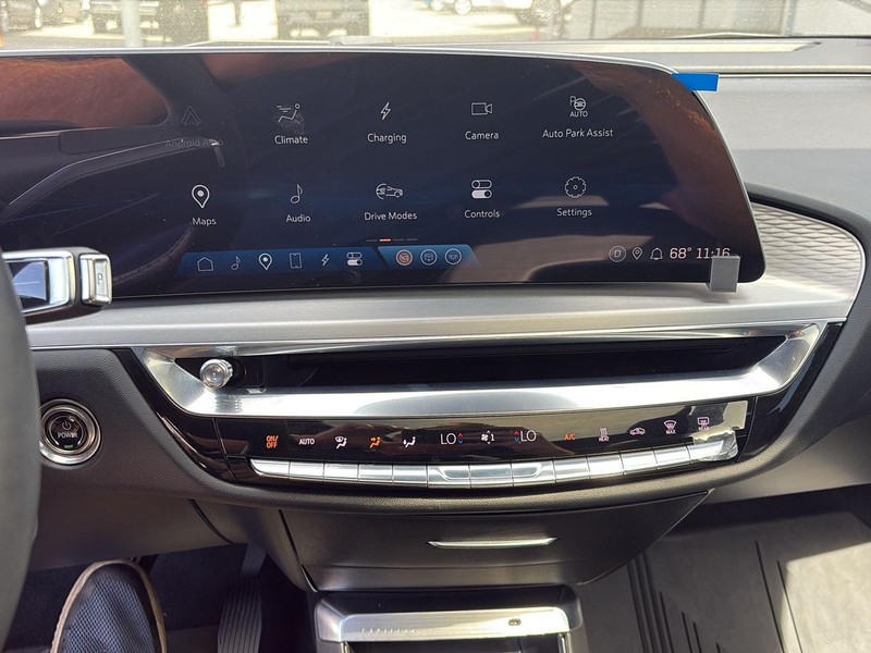 Cadillac LYRIQ Vehicle Full-screen Gallery Image 13
