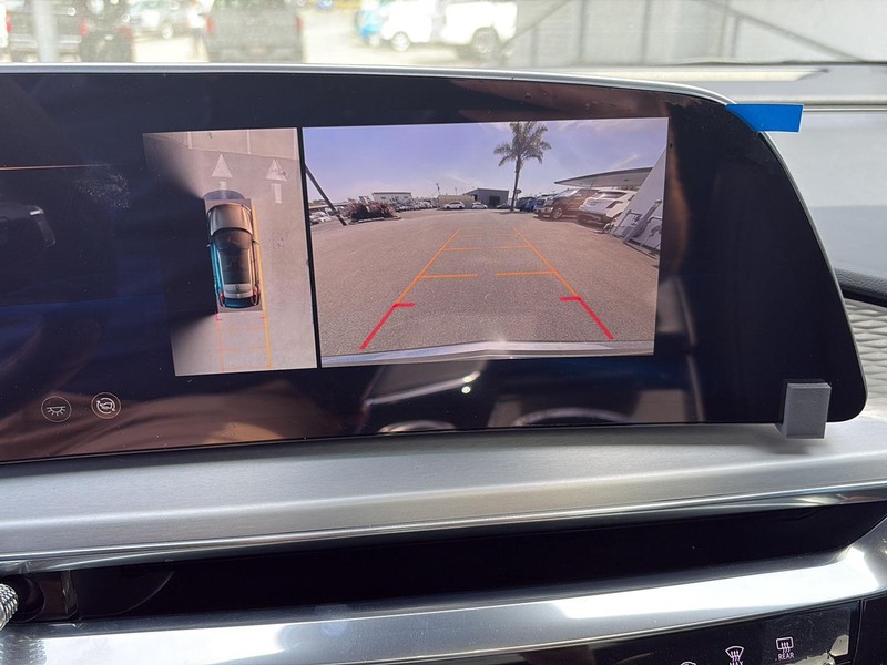 Cadillac LYRIQ Vehicle Full-screen Gallery Image 14