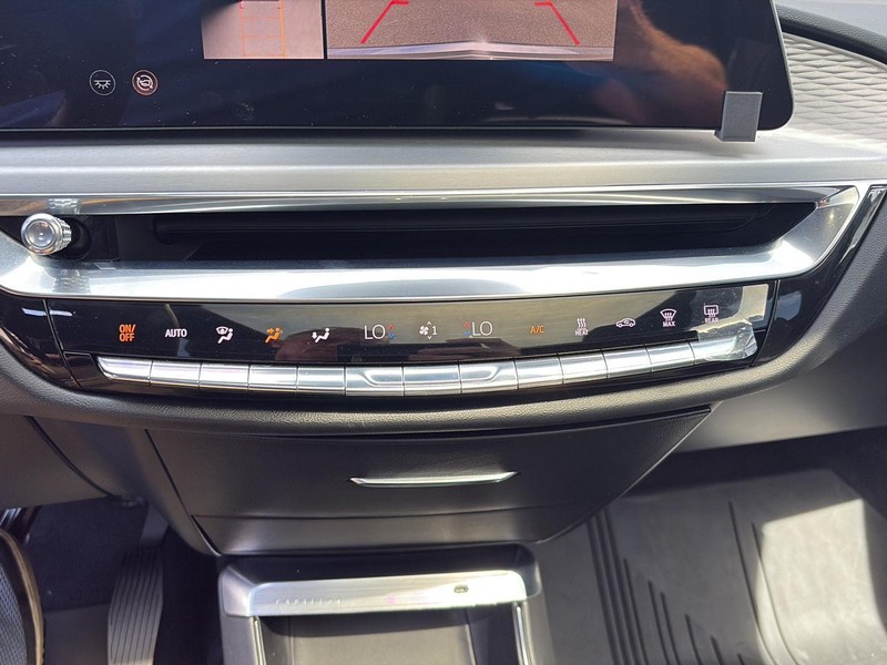 Cadillac LYRIQ Vehicle Full-screen Gallery Image 15