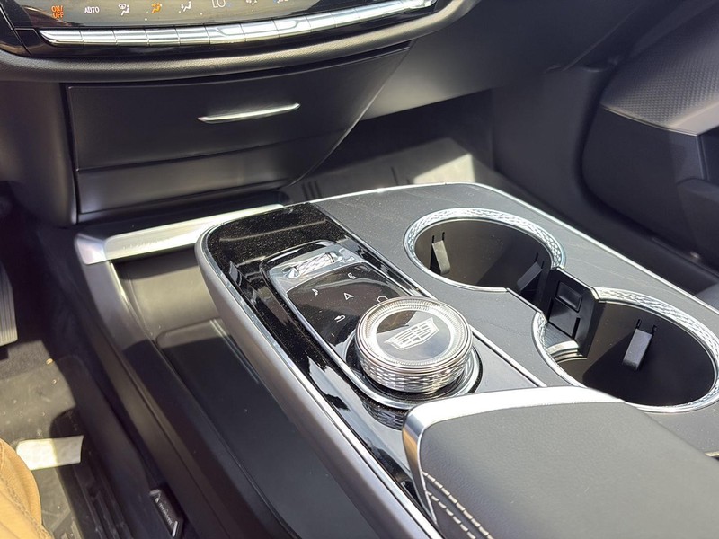 Cadillac LYRIQ Vehicle Full-screen Gallery Image 16