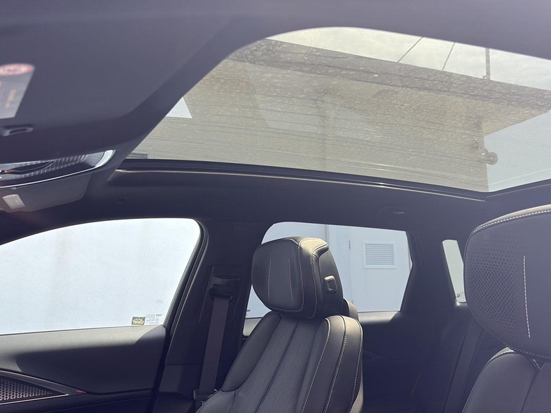 Cadillac LYRIQ Vehicle Full-screen Gallery Image 20