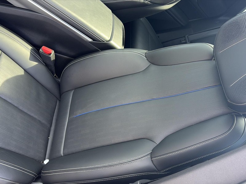 Cadillac LYRIQ Vehicle Full-screen Gallery Image 21