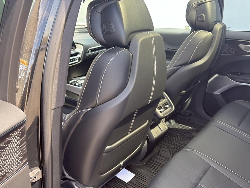 Cadillac LYRIQ Vehicle Full-screen Gallery Image 22