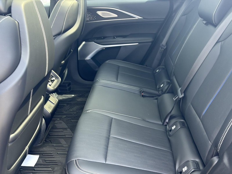 Cadillac LYRIQ Vehicle Full-screen Gallery Image 23