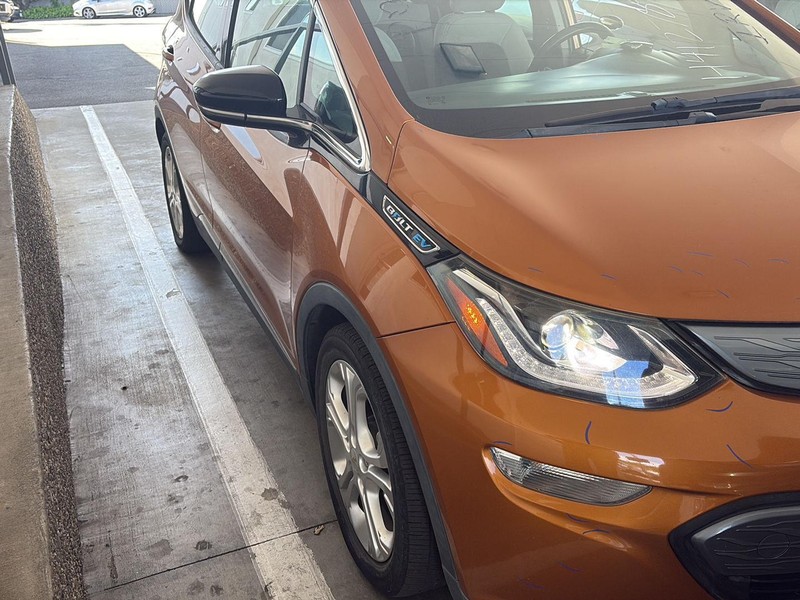 Chevrolet Bolt EV Vehicle Full-screen Gallery Image 03