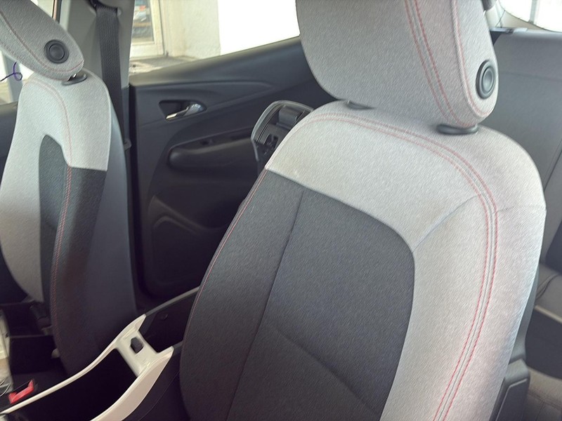 Chevrolet Bolt EV Vehicle Full-screen Gallery Image 05