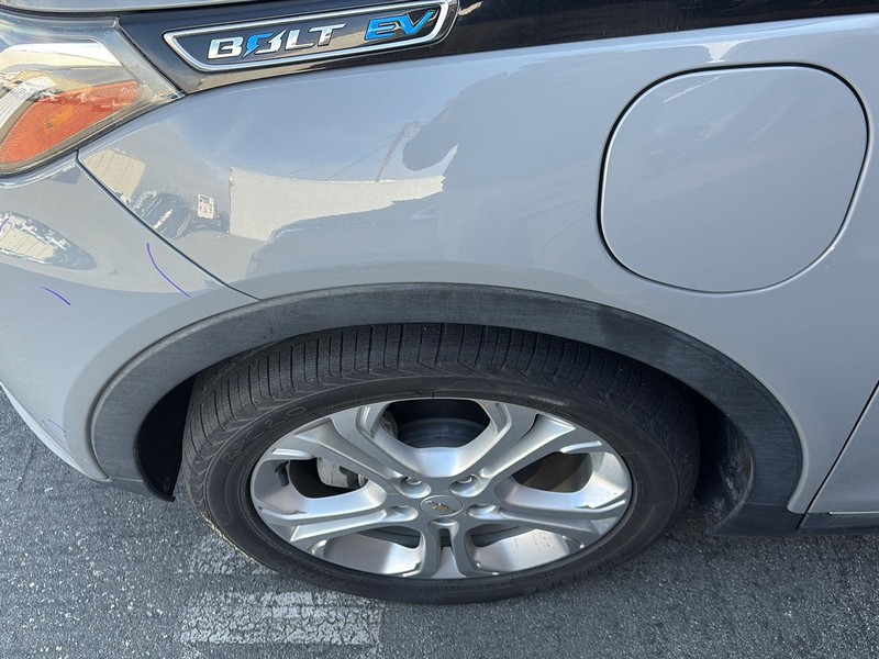 Chevrolet Bolt EV Vehicle Full-screen Gallery Image 04