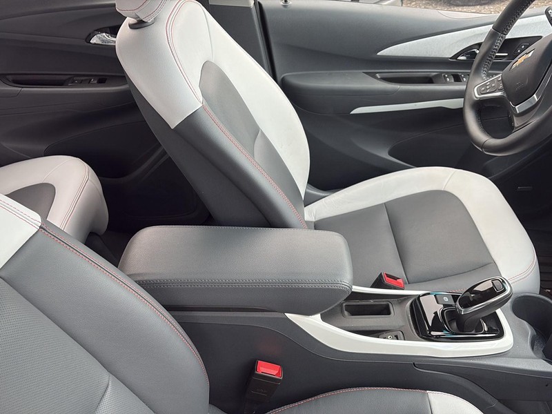 Chevrolet Bolt EV Vehicle Full-screen Gallery Image 03