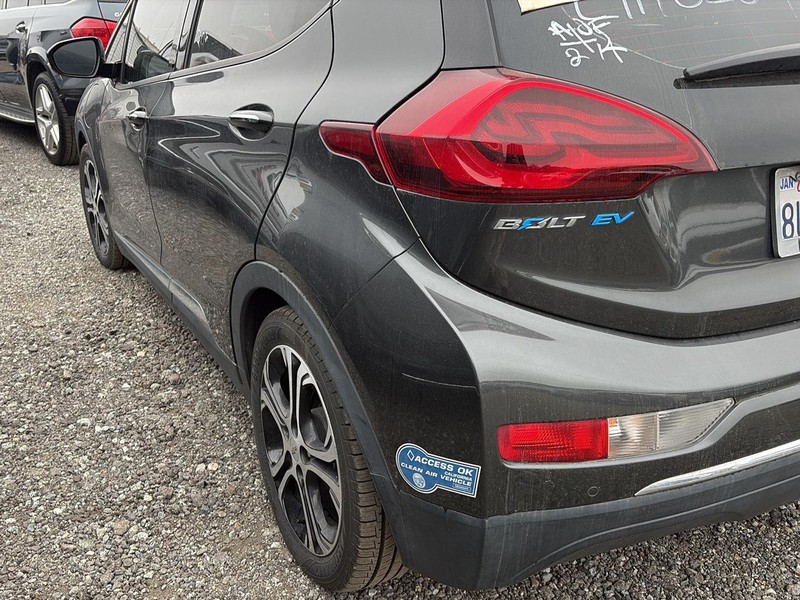 Chevrolet Bolt EV Vehicle Full-screen Gallery Image 04