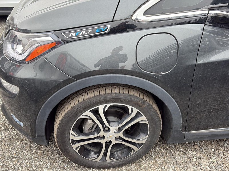 Chevrolet Bolt EV Vehicle Full-screen Gallery Image 05